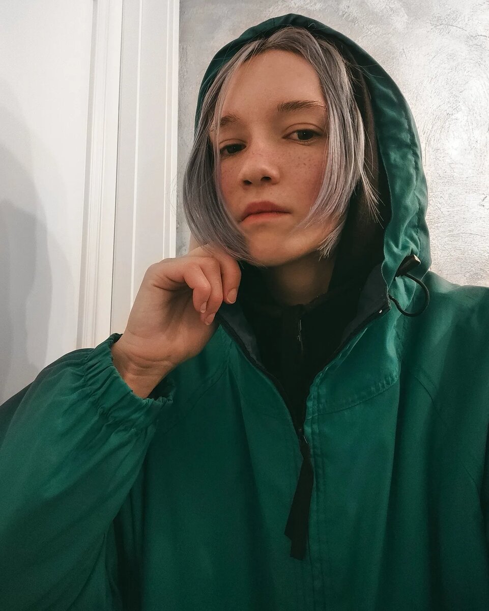 Кто находится по ту сторону канала? Вот вам я)