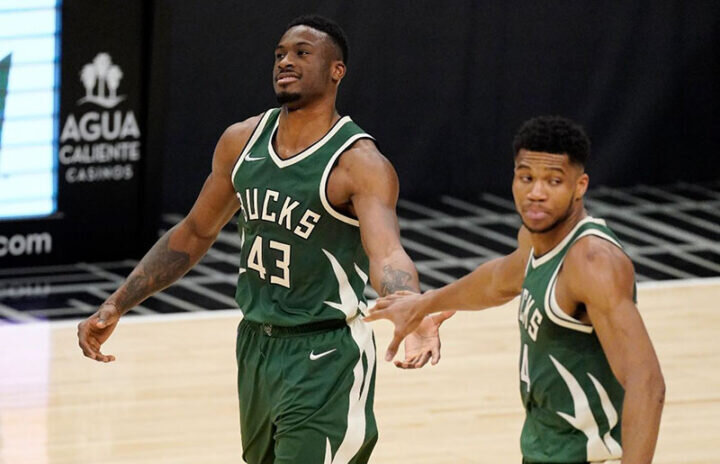 Танасис и Янис Адетокунбо 