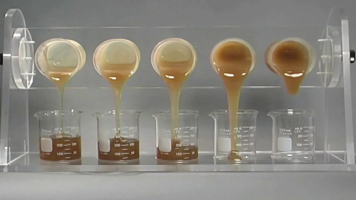 Масла смешивают между собой. Классификация нефтей по вязкости сантипуаз. Фильтрация под давлением для какой вязкости жидкостей. Почему масло более вязкое чем вода.