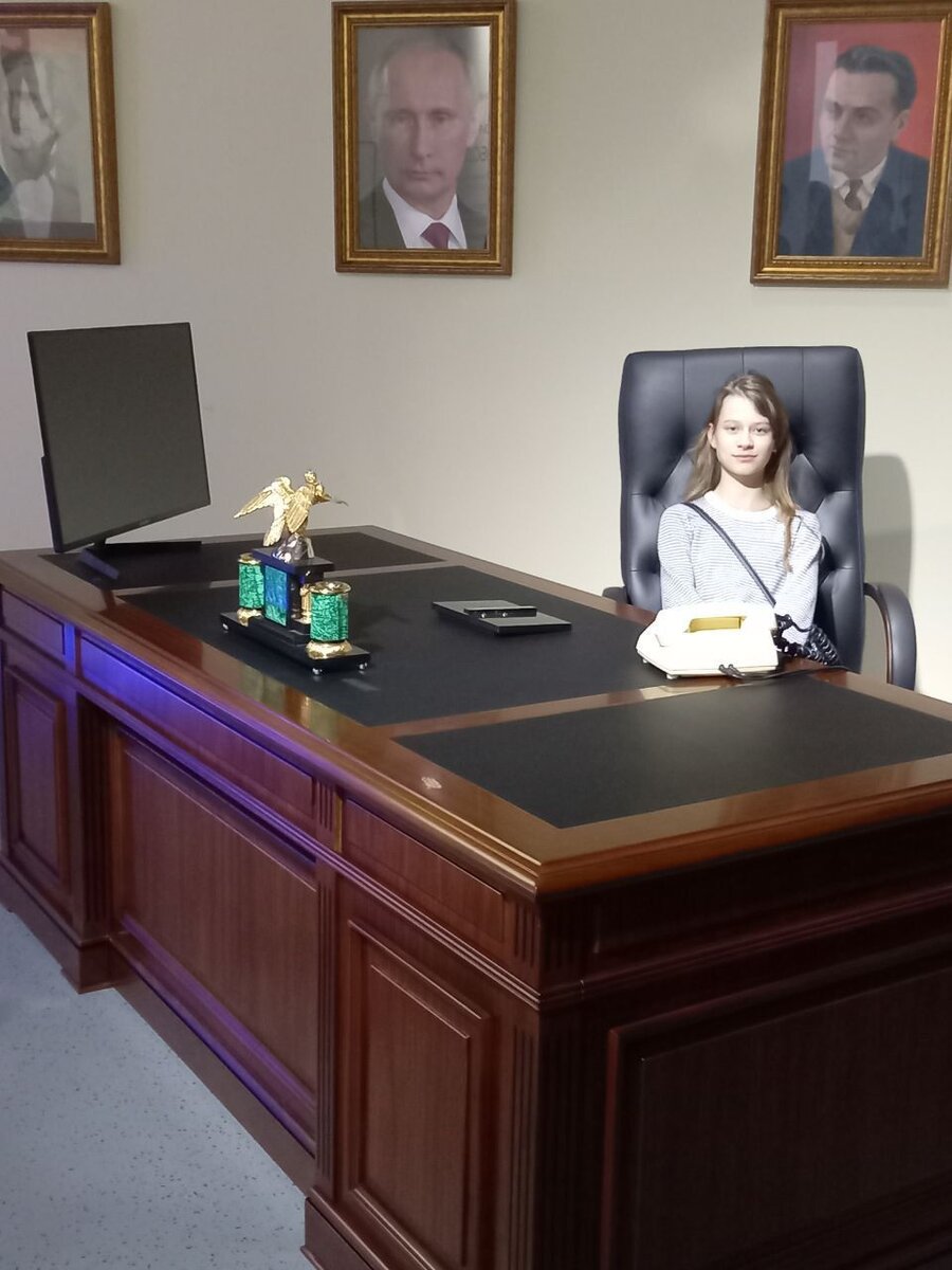 Юный президент 😂 Или: пока никто не видит)