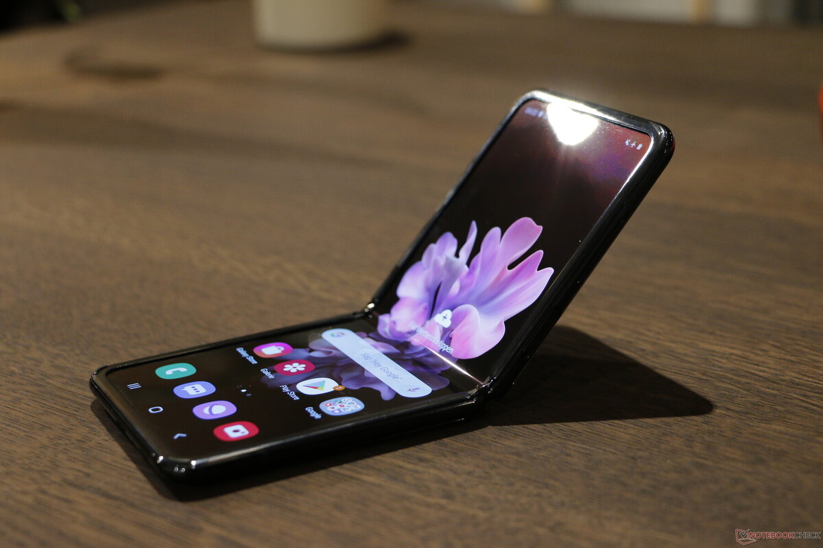 СГИБАЕМЫЙ ТЕЛЕФОН ЗА 100 000 РУБЛЕЙ ! Samsung Galaxy Z Flip !