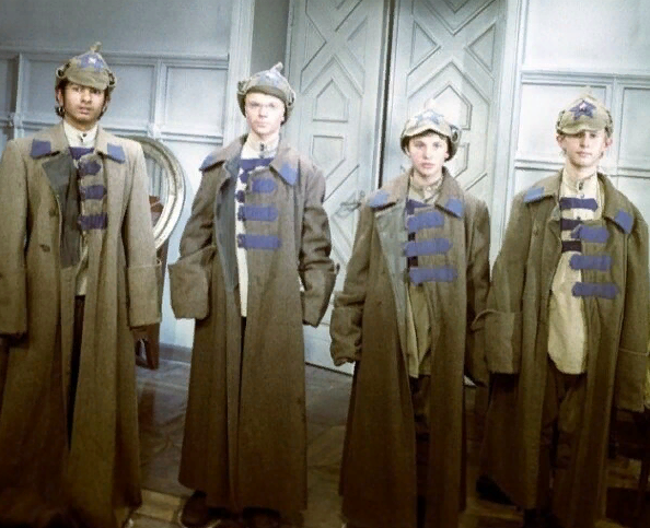 кадр из фильма "Неуловимые мстители". 