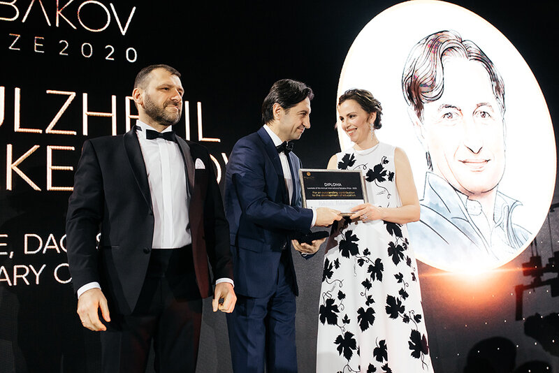 Главную премию Rybakov Prize Awards в размере миллиона долларов получил Абдул Аабдулкеримов (в центре).