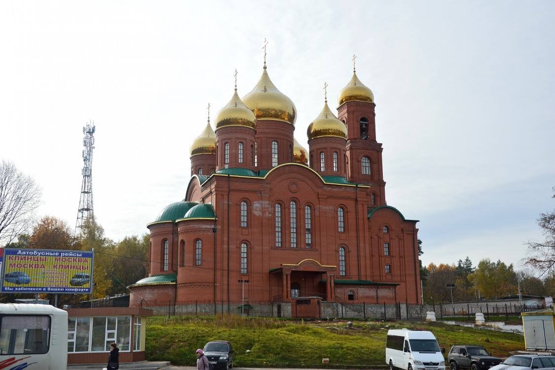 Богоявленский кафедральный собор. На въезде в город