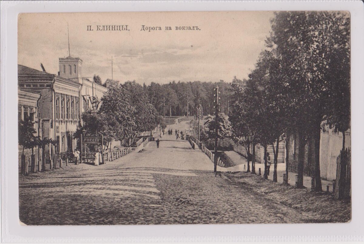 На сегодняшний день эта улицы именуется Октябрьской. Здания слева сохранились и по сей день