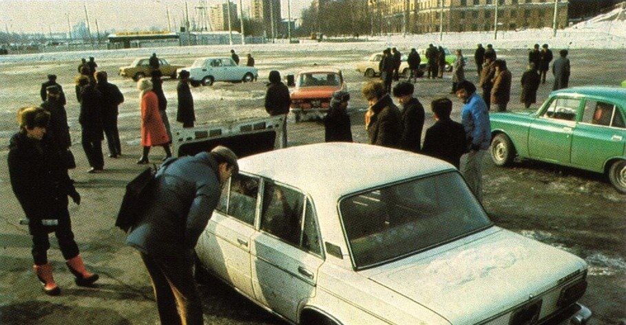 Авторынок в Южном порту. 1981 - 1985 годы. Истточник https://pastvu.com/p/72227.