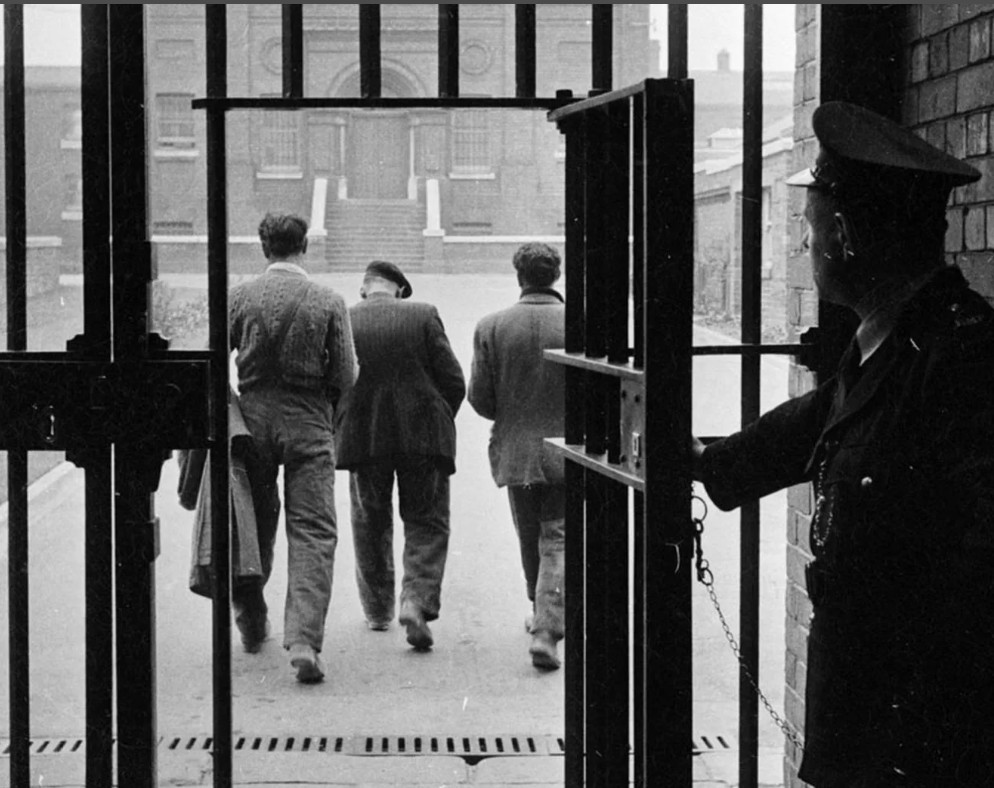 Условно-досрочное освобождение  от отбывания наказания предусмотрено ст. 79 УК РФ
