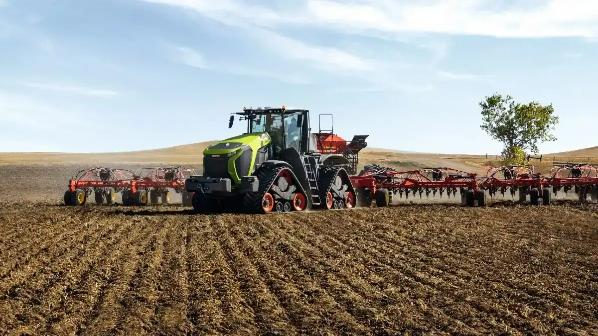 Фото: claas.deCLAAS XERION 12.650 стал лучшим высокомощным трактором по итогам конкурса FARM MACHINE 2024