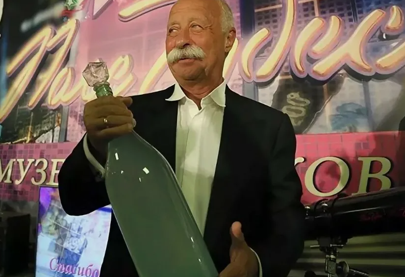 Ночь в музее якубовича. Ночь в музее якубовича. Телестудия останкино музей поля чудес. Электрослабость ночь в музее якубовича. Ночь в музее якубовича.