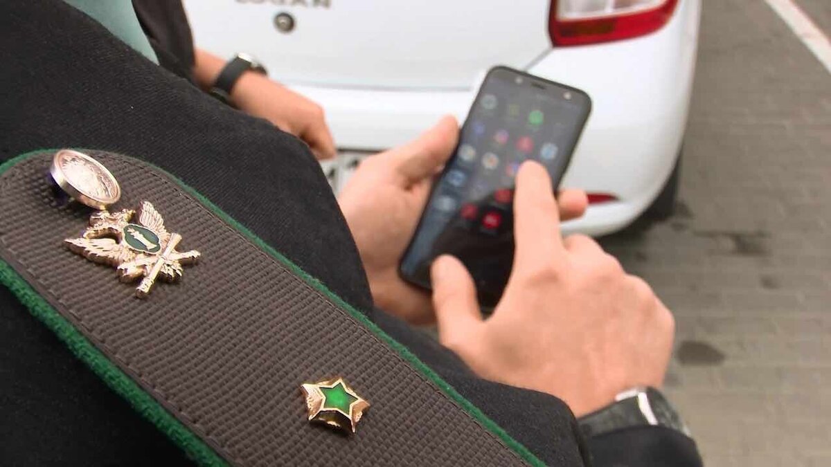 Приставам разрешат искать должников по геолокации их мобильного телефона