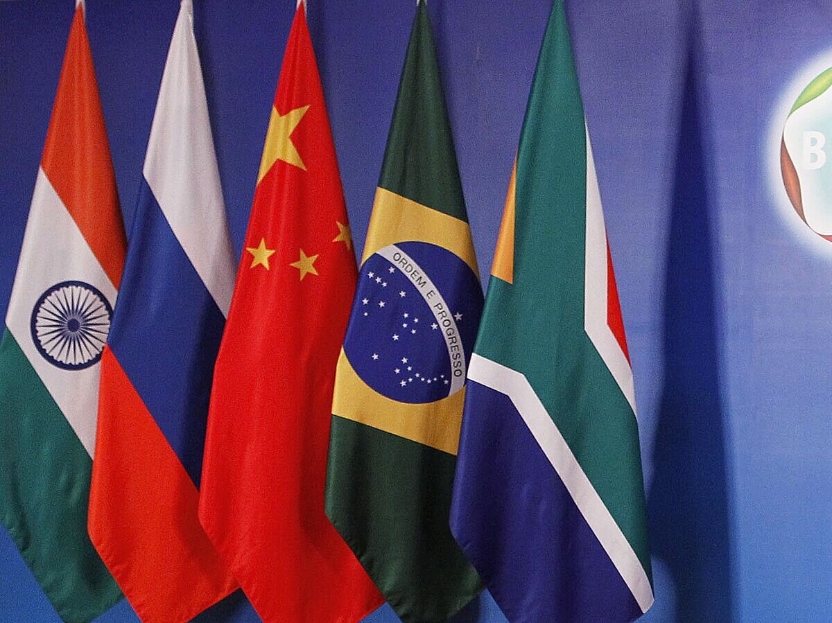    Флаги стран-участников БРИКС© РИА Новости