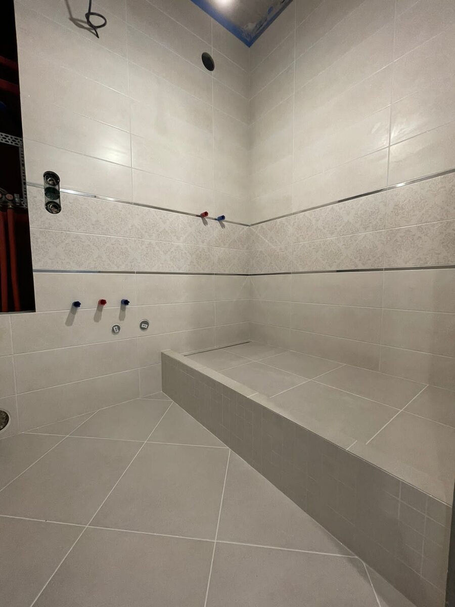 Самостоятельная кладка плитки в ванной комнате по инструкции