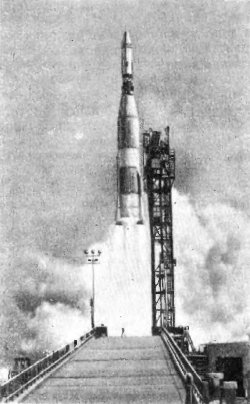 Запуск ракеты "Аджена-D". Иллюстрация из книги "Программа "Джемини"" 1967 год.