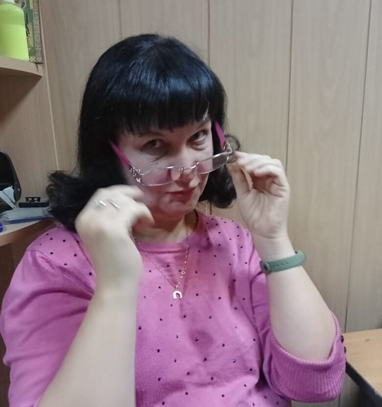 Вот такой меня сфотографировал муж, я бываю разной. Могу быть серьёзно , весёлой и смешной.