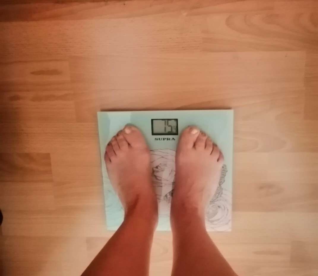 Мой вес на 23.112023 год, весы работают на последнем издыхании. Сын обещал подарить новые на новый год, так что потерплю немного.