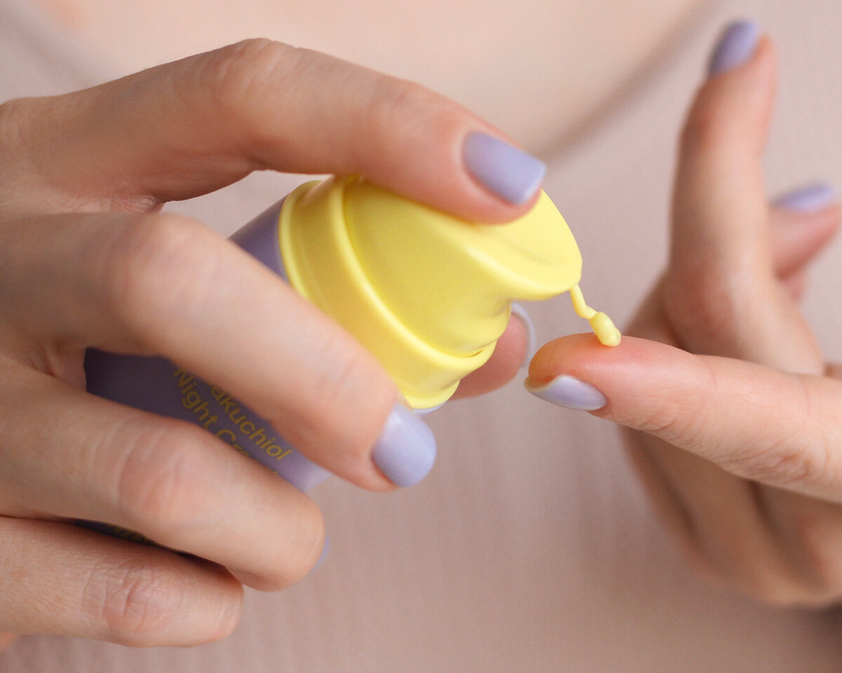 Кремы с ретинолом имеют характерный жёлтый оттенок