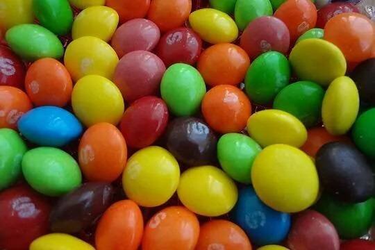    Компания Mars высказалась о призывах запретить Skittles