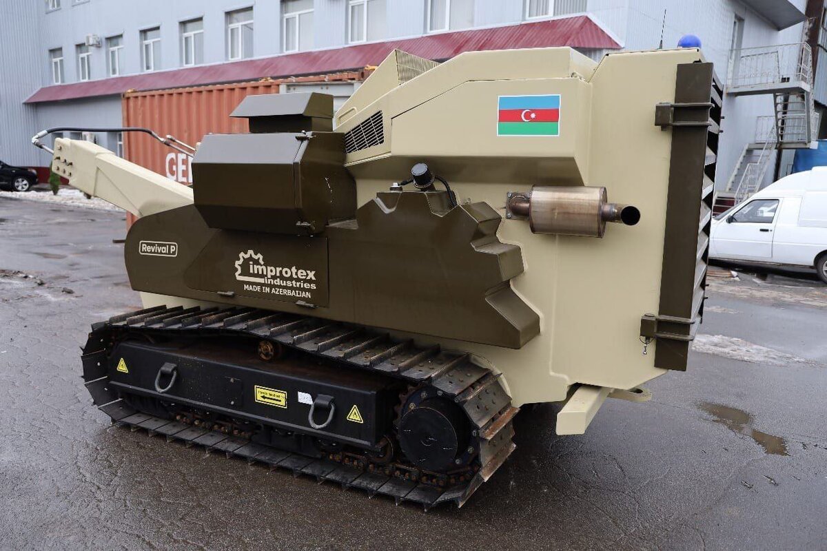 Азербайджан отправил украинским "спасателям" бронированную машину разминирования "Revival P". Об этом сообщил посол Украины в Азербайджане.-2