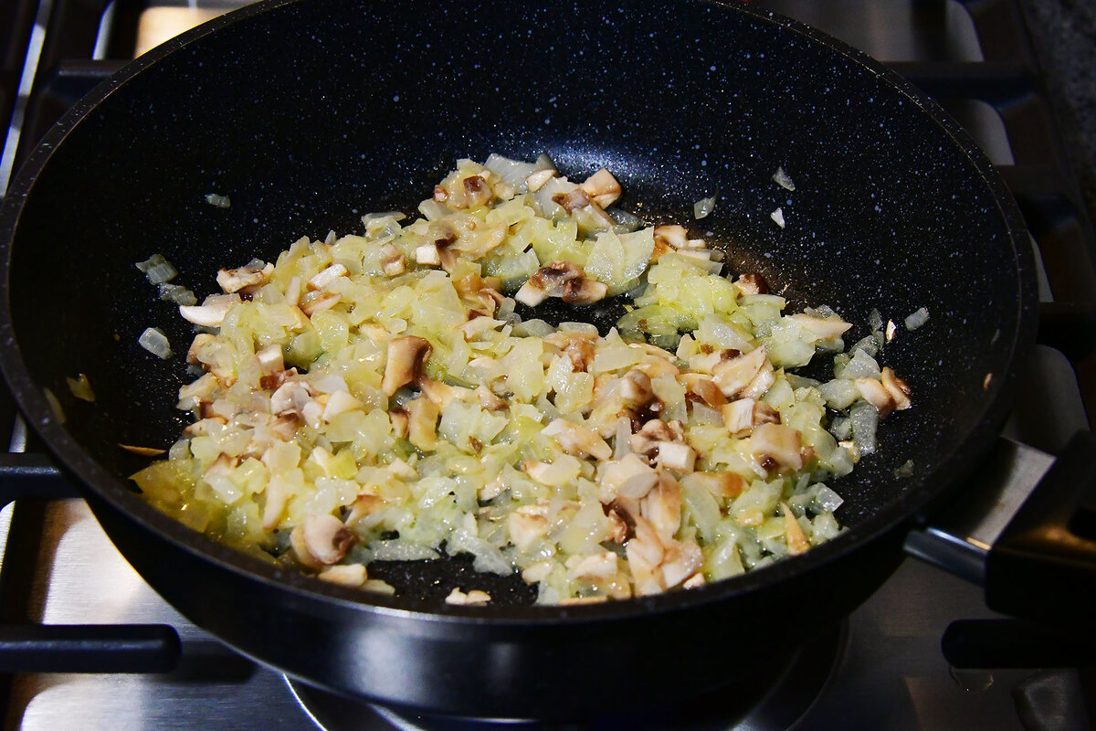 Обжариваем овощи