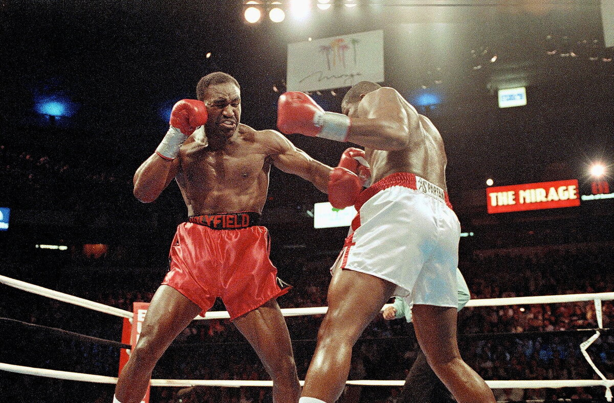 Первый поединок между Эвандером Холифилдом и Риддиком Боу, который состоялся в 1992-ом году