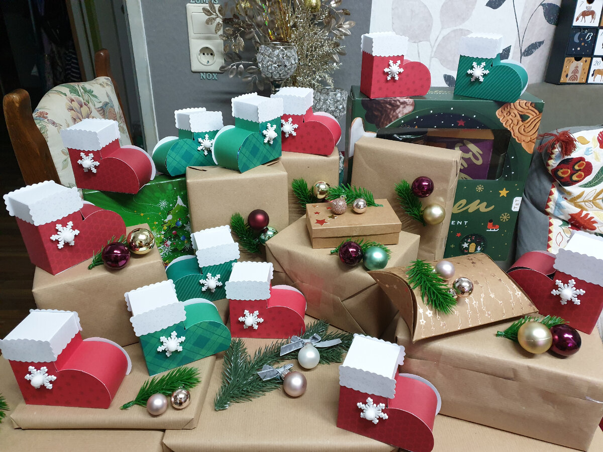 Вот такая кучка, занимает весь стол. 