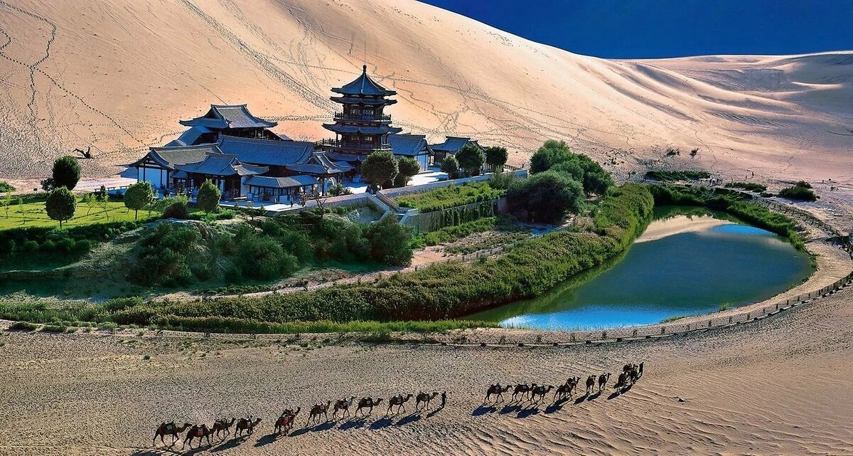 Озеро Юэяцюань (фото с интернета)