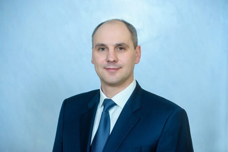    Денис Паслер поздравил жительниц Оренбургской области с Днем матери Кристина Просвиркина