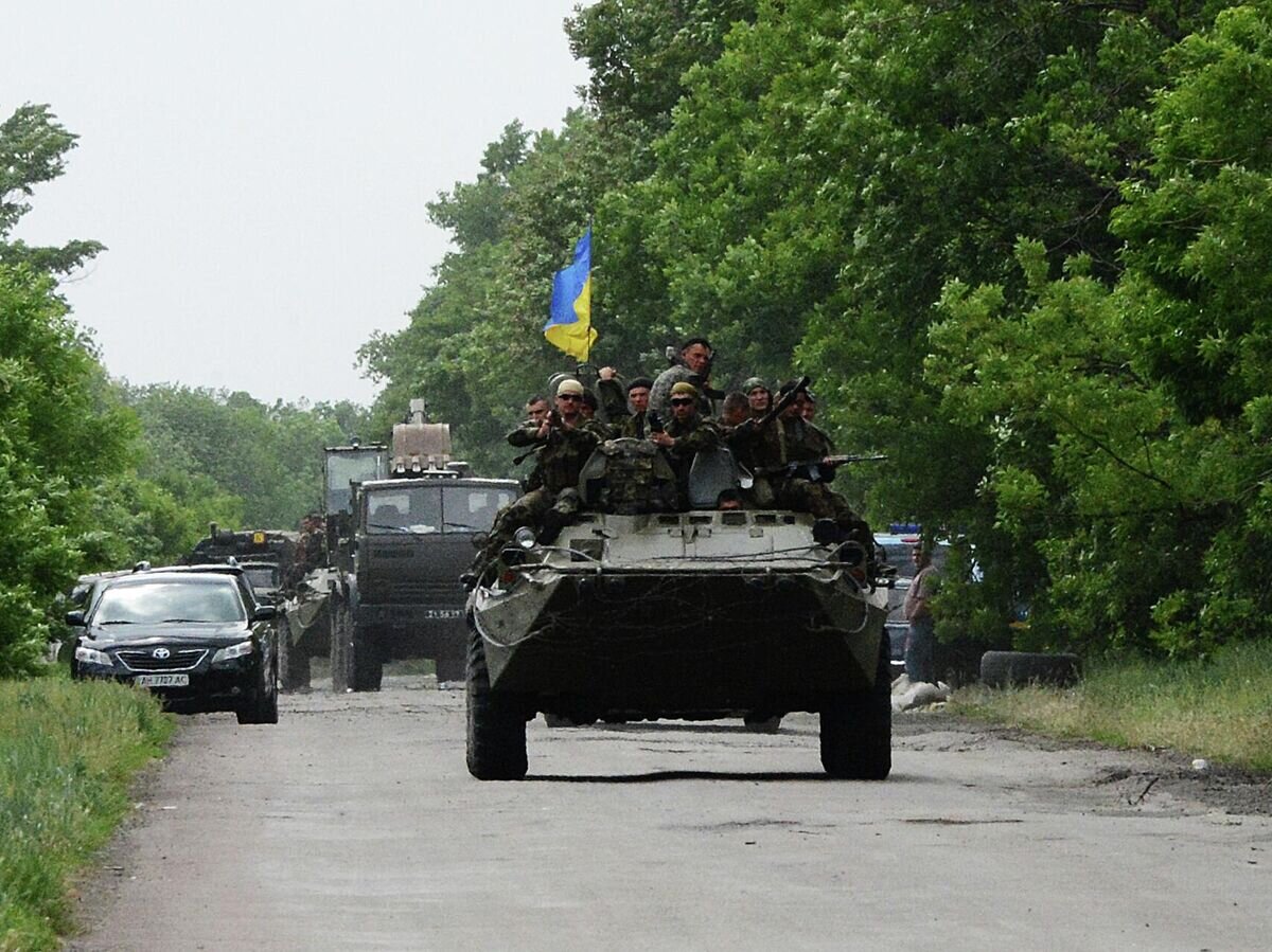    Военнослужащие Вооруженных Сил Украины на блокпосту под Волновахой, на который напали неизвестные.© РИА Новости / Наталья Селиверстова