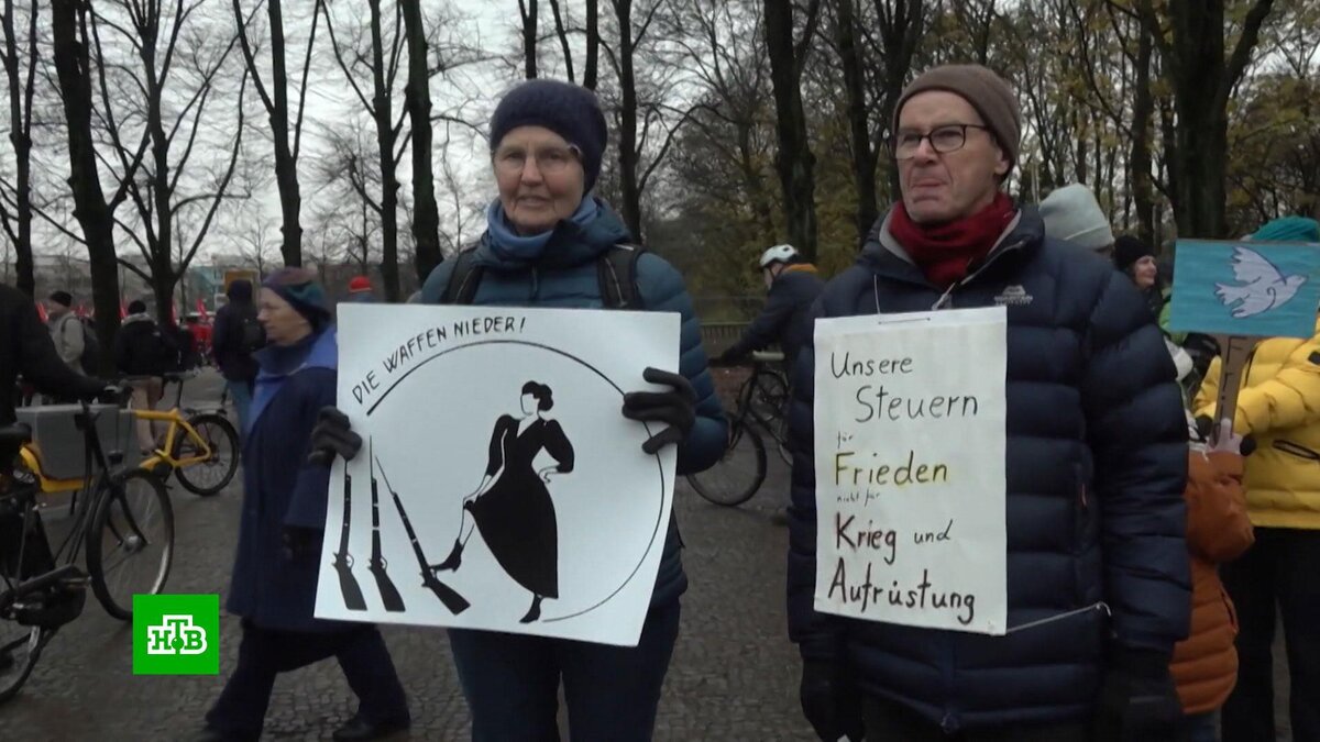 Тысячи человек вышли на митинг в Берлине против поставок оружия Украине |  НТВ: лучшее | Дзен