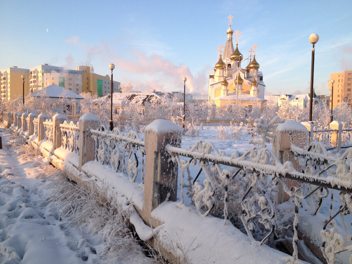 В каком городе зима. Город Якутск зимой. Якутск город Сибири. Саха Якутия зима в городе.