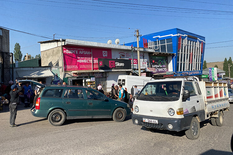 Сайт продаж киргизии. Продуктовый базар кыргызстан. Кыргызстан авторынок. Самые дешёвые машины в кыргызстане. Продукты из кыргызстана.