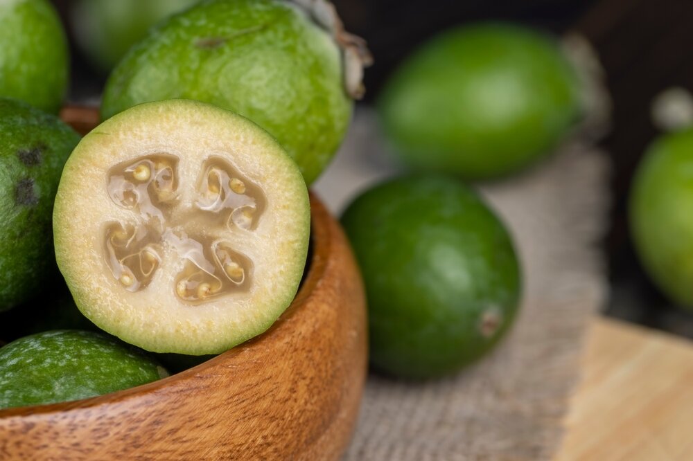    Фейхоа часто воспринимают как заморскую диковинку, немногие знают о его полезных свойствах