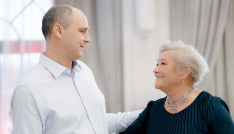    «Моя опора!». Денис Паслер поздравил свою и всех мам Оренбуржья с праздником Андрей Севостьянов