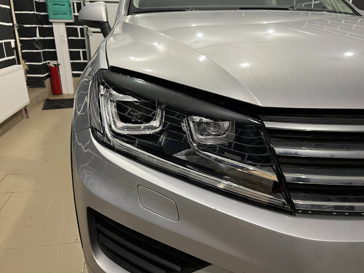 У автомобилей Volkswagen Touareg воруют фары