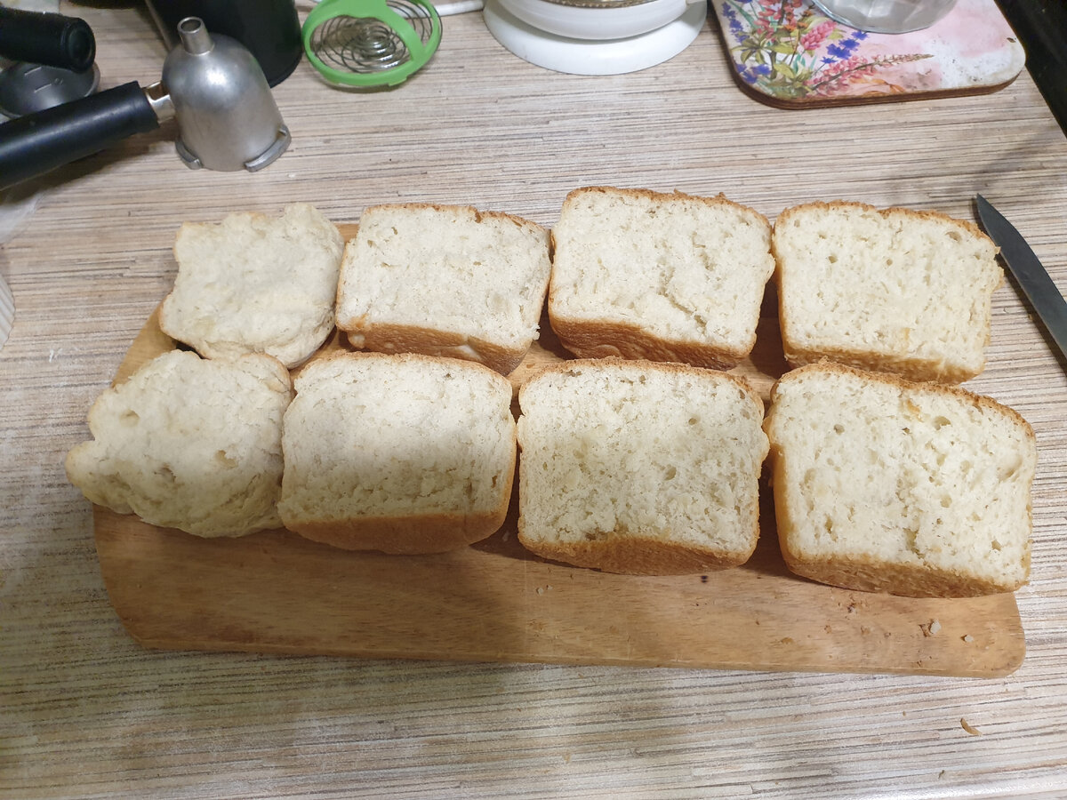 Слева - тесто настаивалось мало. Чем правее, тем больше настаивалось.