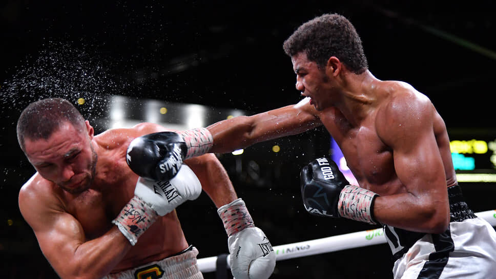 Фото: Mikael Ona / ZUMA Press Wire / ТАСС📷Сергей Липинец (слева) в поединке с Мичелом Риверой