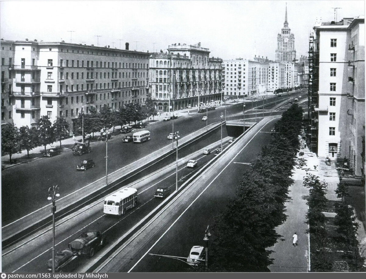 Первый автомобильный тоннель Москвы на Кутузовском проспекте, 1959. С сайта www.pastvu.com.