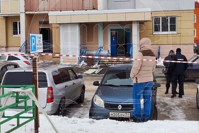    Территория возле дома в Туле, куда упал украинский беспилотник ©Telegram-канал "SHOT"