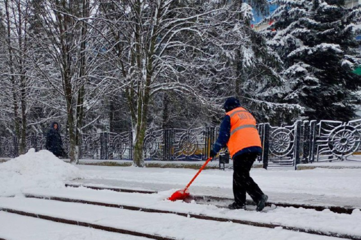    Улицы Белгорода от снега очищают 640 рабочих и 104 единицы техники