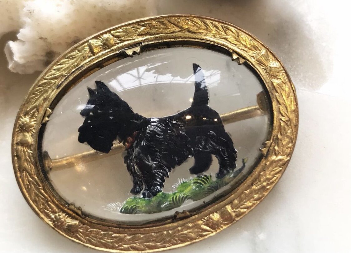 Брошь MIZPAH c реверсной инталией. Фото SEA L'AMORЯ