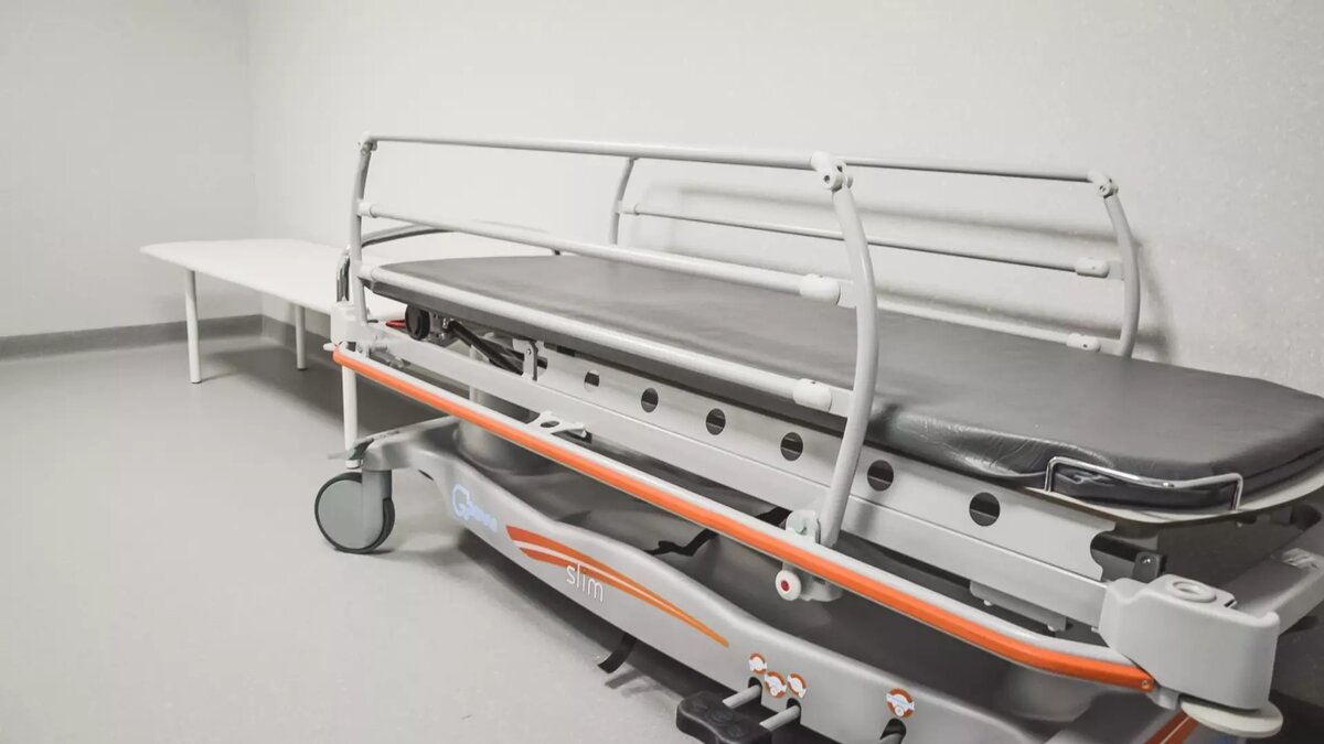     В настоящее время в городской больнице Сарапула медики продолжают оказывать помощь двум пострадавшим в ДТП.