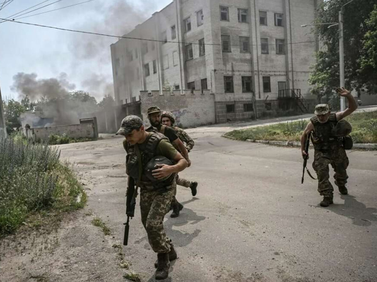 Под контроль армии России перешла Авдеевская промзона в юго-восточной части города, которая с 2014 года была оккупирована ВСУ и превращена в укрепрайон.
