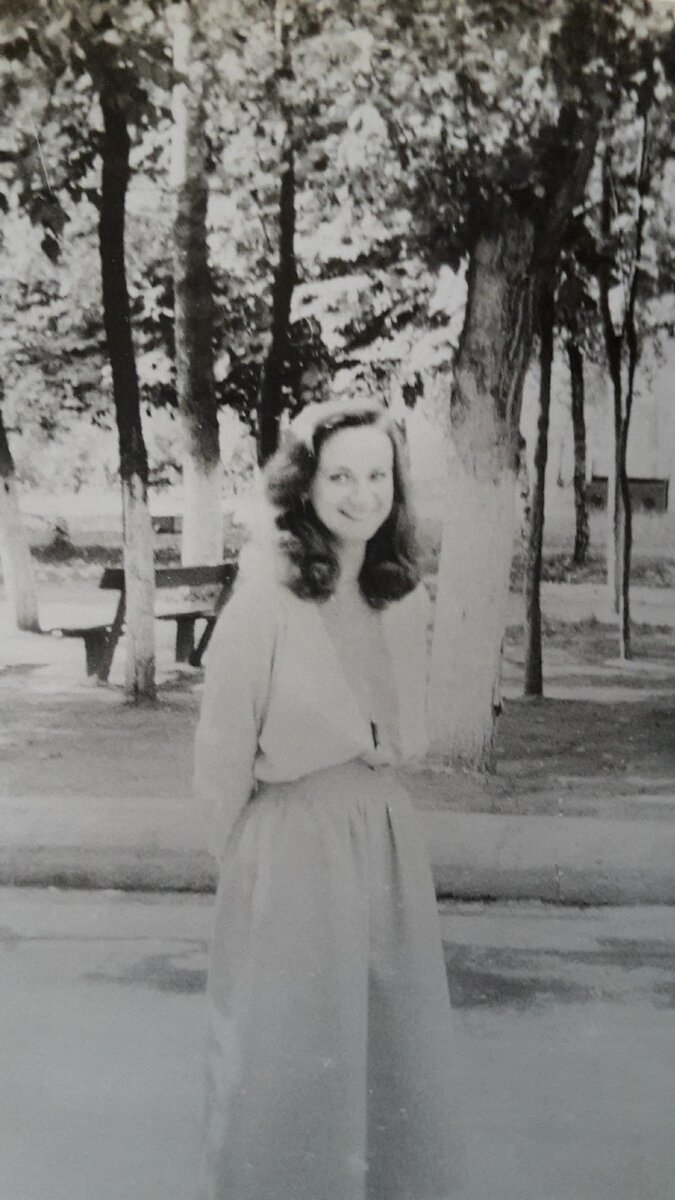 Скажите, все помнят такие электронные часики в виде батарейки, которые носили на цепочке на шее? 