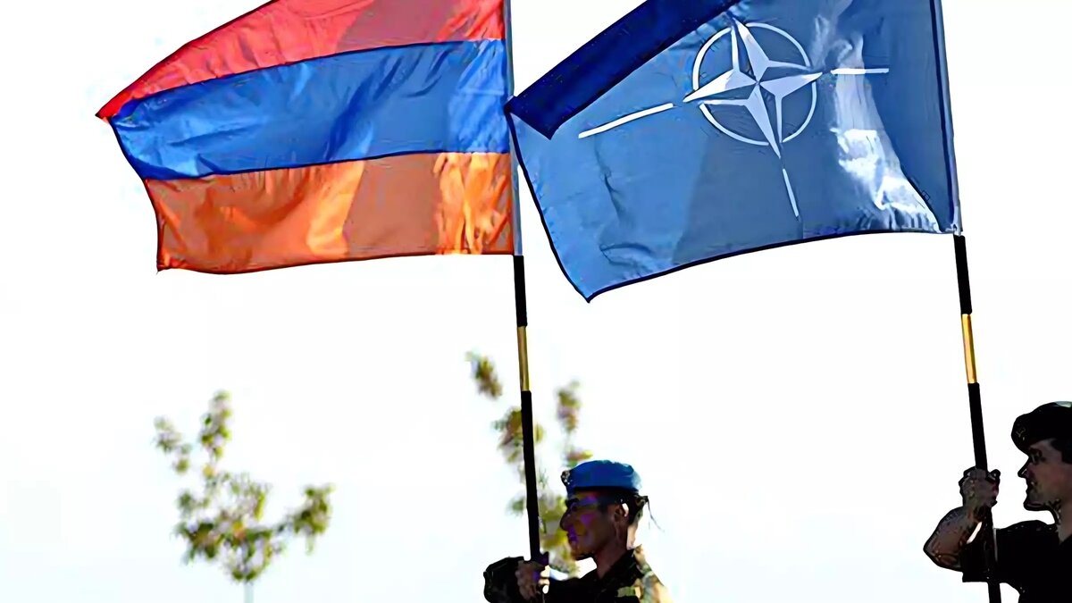     Армянские власти обвиняют Россию во вмешательстве во внутренние дела этой страны и ищут поддержки на Западе.