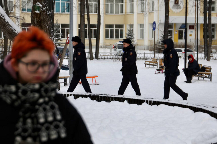    Пикетчики так и не доехали до парка 50-летия ВЛКСМ