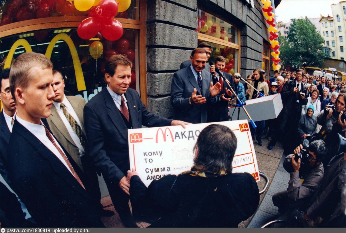 брат 1997 васильевский остров. спб 1996. 22 линия васильевского острова трамвай. трамвай спб 1996. петербург ретроспектива.