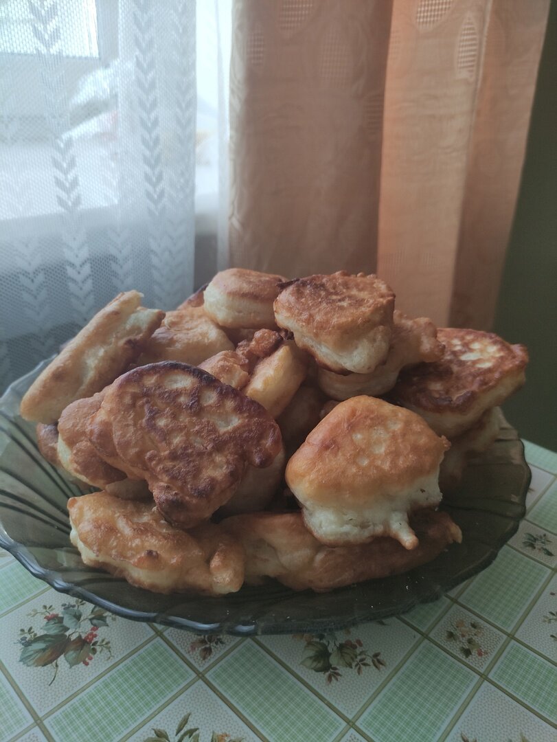 Эта некрасивая фотка была сделана в тот самый день с целью похвастаться маме.  А ремонт у меня сейчас новый и красивый. 