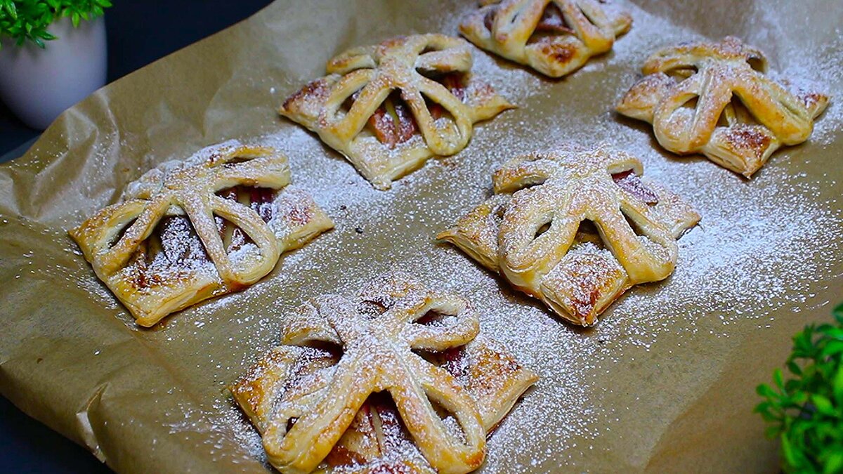 Пай из сдоенлгоьеста с яблоками