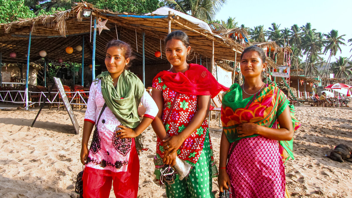 Колоритные индианки, которых мы встретили на пляже в Анджуне.