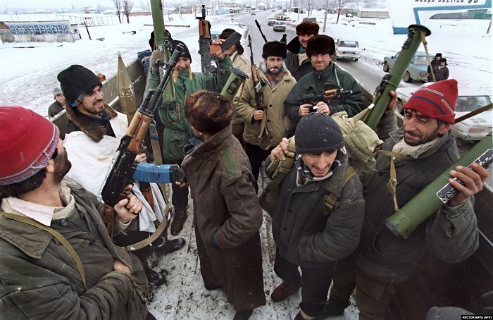 Нападение чеченца. Уна УНСО Чечня 1995. Уна УНСО В Чечне 1994-1996. Уна УНСО В Чечне в Чеченской войне.